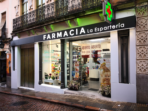 Farmacia La Espartería. Lcda. Genoveva Lucena Bello