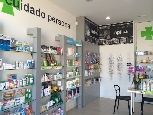 Farmacia Santa Teresa, Los Martínez del Puerto